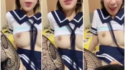 คลิปหลุดสาวสวยคอสเพล์ชุดนักเรียนไลฟ์สดให้ผัวเลียหี