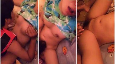 คลิปหลุดนักเรียน ทอมดี้เล่นเสียวเลียหีดูดนมลิ้นรัว ๆ นิ้วแหย่หีแล้วก้มไปเลียหีอย่างเด็ด